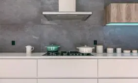 تمیز کردن اجاق گاز و کابینت در خانه