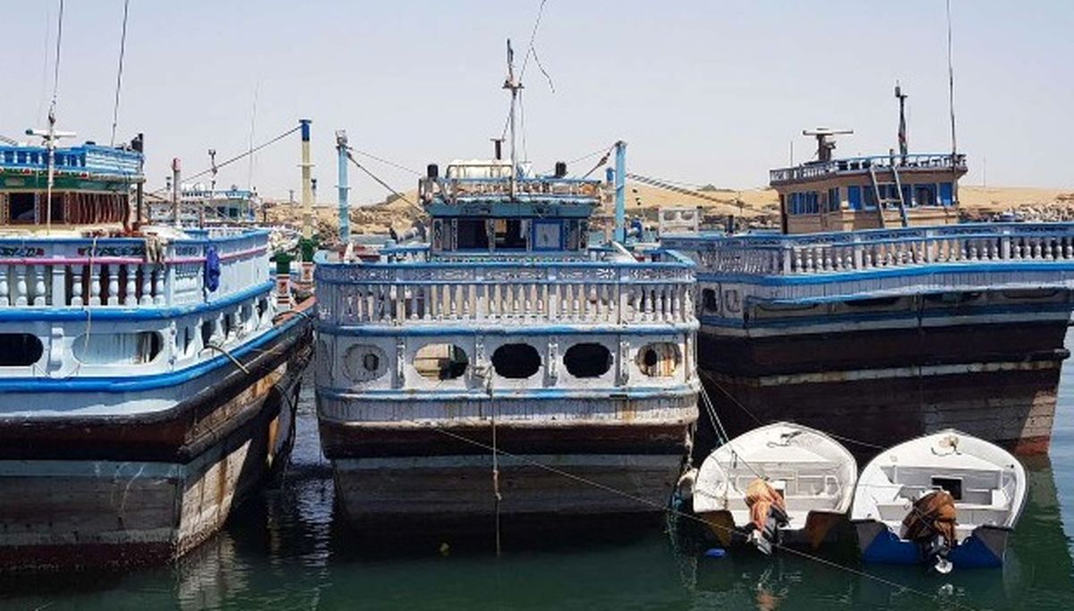 لنجهای سنتی هرمزگان مجاز به واردات ۶۰ نیسان کالای ته لنجی شدند