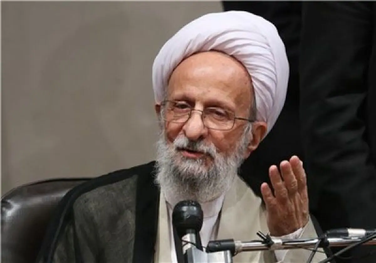 آیت‌الله مصباح یزدی: معنای ‌آتش به اختیار تشخیص وظیفه و عمل به آن است
