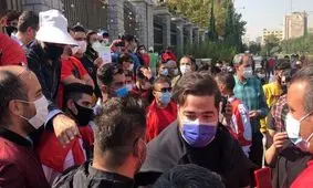 شعار جدید هواداران علیه رسول‌پناه: «مدیر دندانپزشک نمی‌خوایم، نمی‌خوایم»