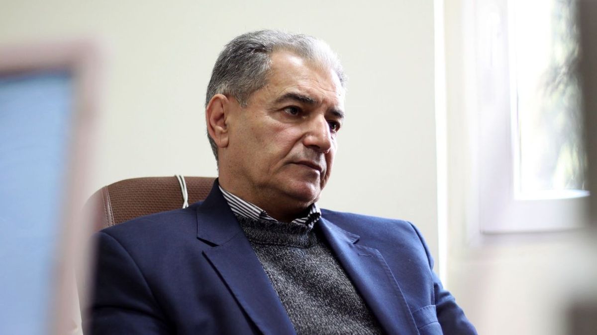 مردم چرا فقط قیمت دلار را روزانه رصد میکنند؟ / دلار ارزان شود، مشکلاتمان حل نخواهد شد