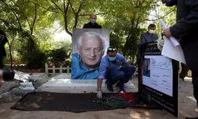 اکبر عالمی در همسایگی محمدعلی کشاورز و خسرو سینایی به خاک سپرده شد