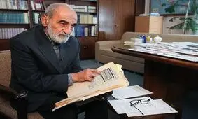 پرچم صلح را در چنین شرایطی بالا بردن، عین خیانت و حماقت است