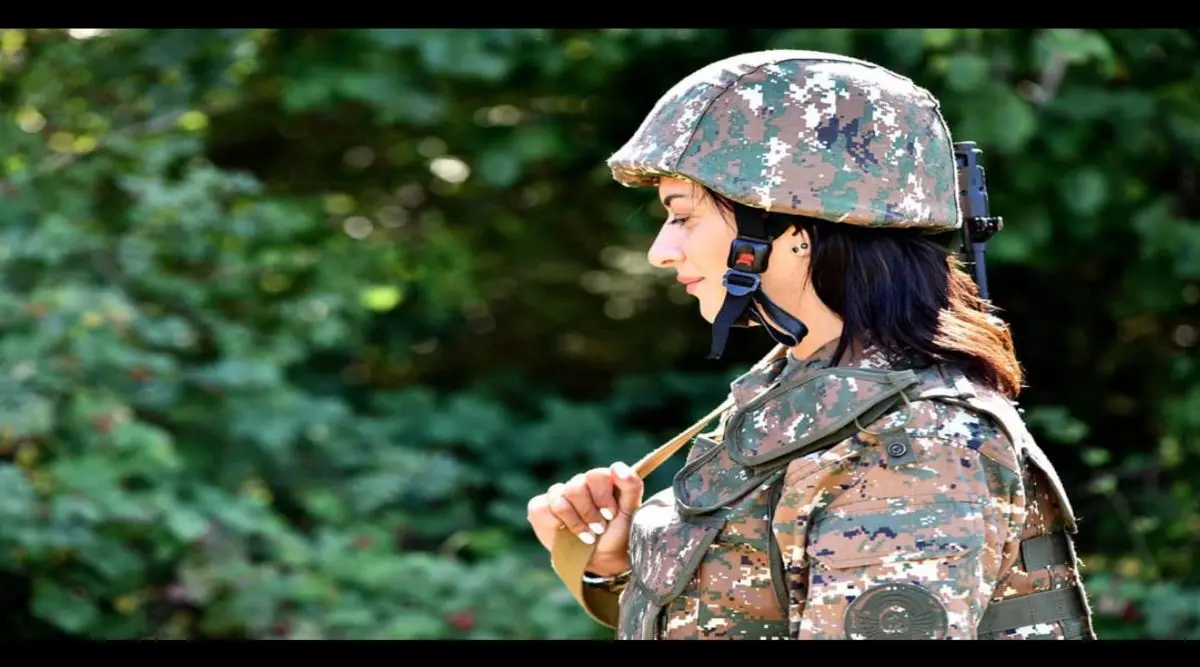همسر نخست‌وزیر ارمنستان دست به اسلحه شد