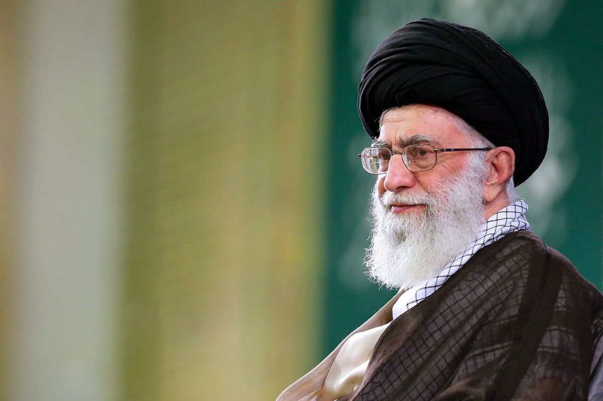 پیام رهبر انقلاب اسلامی خطاب به جوانان فرانسه در پی اظهارات توهینآمیز رئیسجمهور فرانسه