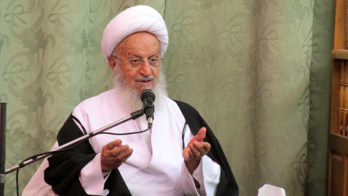 واکنش آیتالله مکارمشیرازی به موضع رئیس جمهور فرانسه