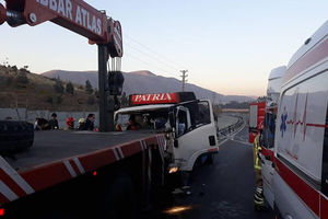 تصادف شدید کامیونت با خاور در بزرگراه شهید یاسینی