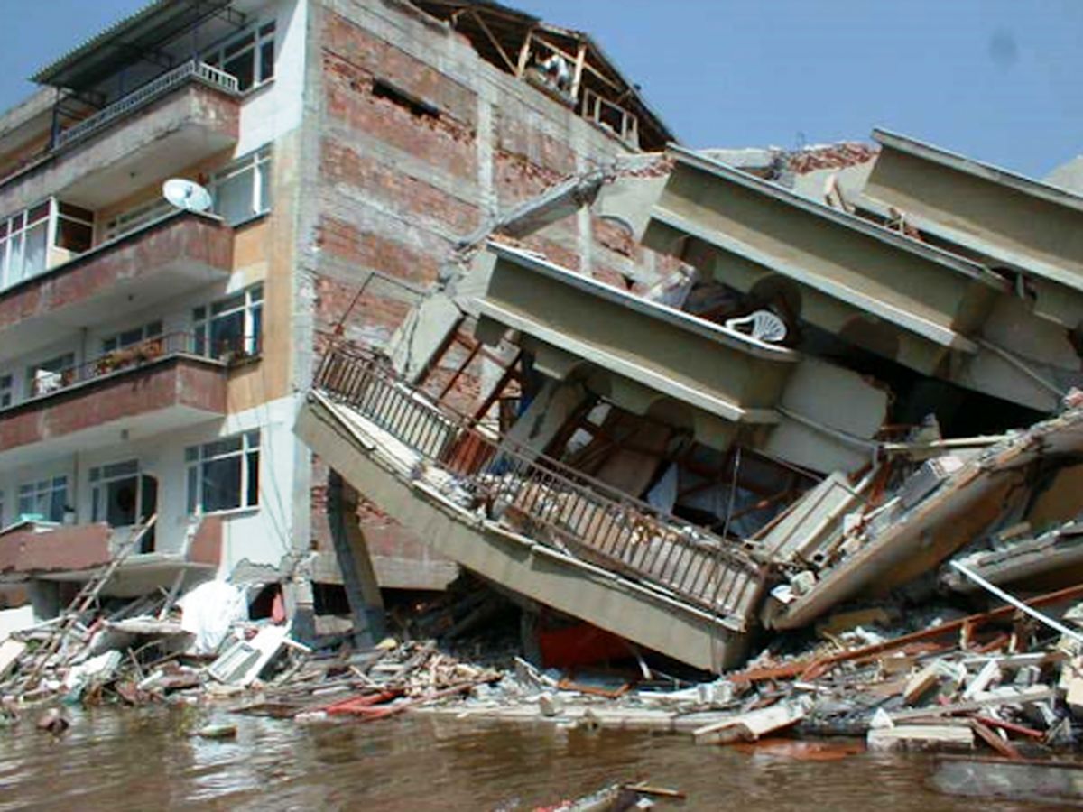 زلزله مهیب و وقوع سونامی در ترکیه/ ویدئو + عکس