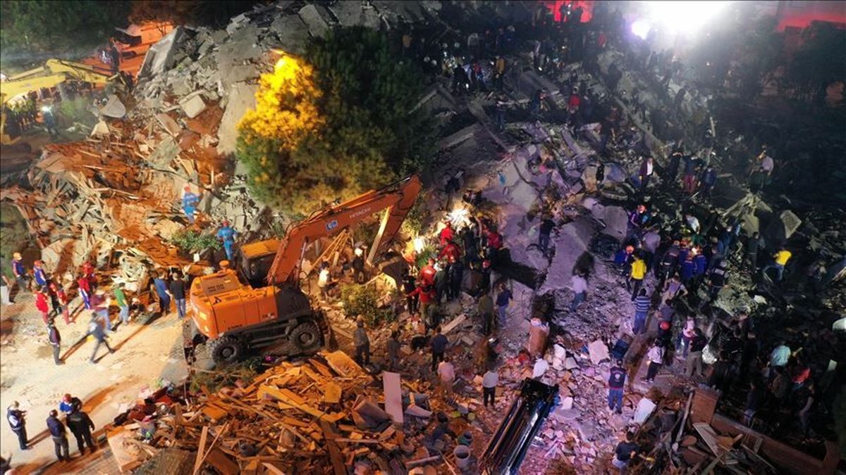 شمار قربانیان زلزله ازمیر ترکیه به ۲۴ کشته و ۷۹۹ زخمی افزایش یافت