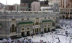 برخورد خودرو با درب مسجدالحرام در مکه/ ویدئو