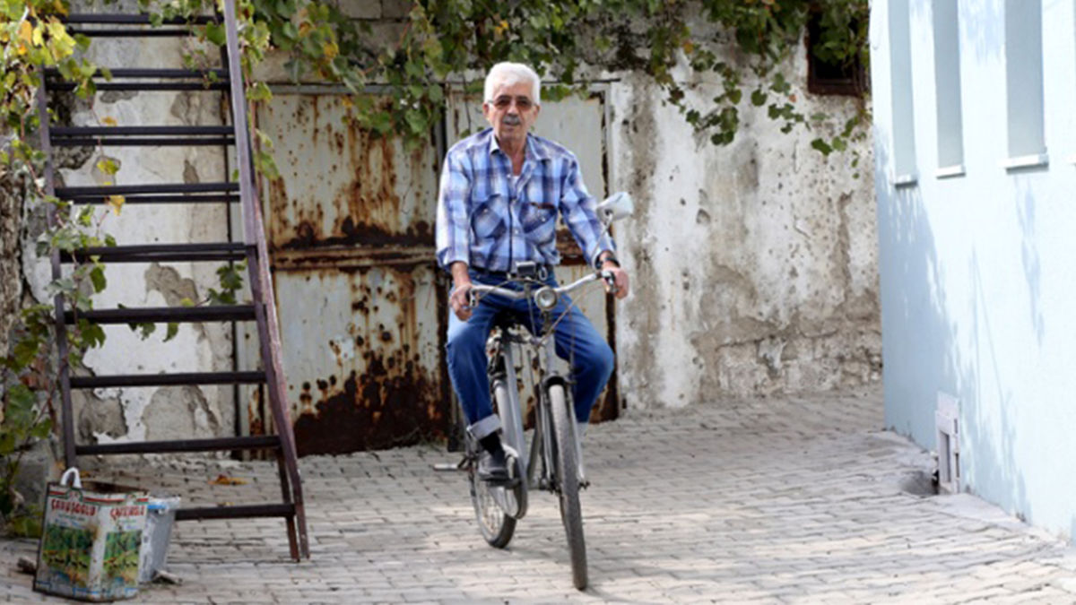 وفاداری ۵۰ ساله یک مرد به دوچرخه‌اش