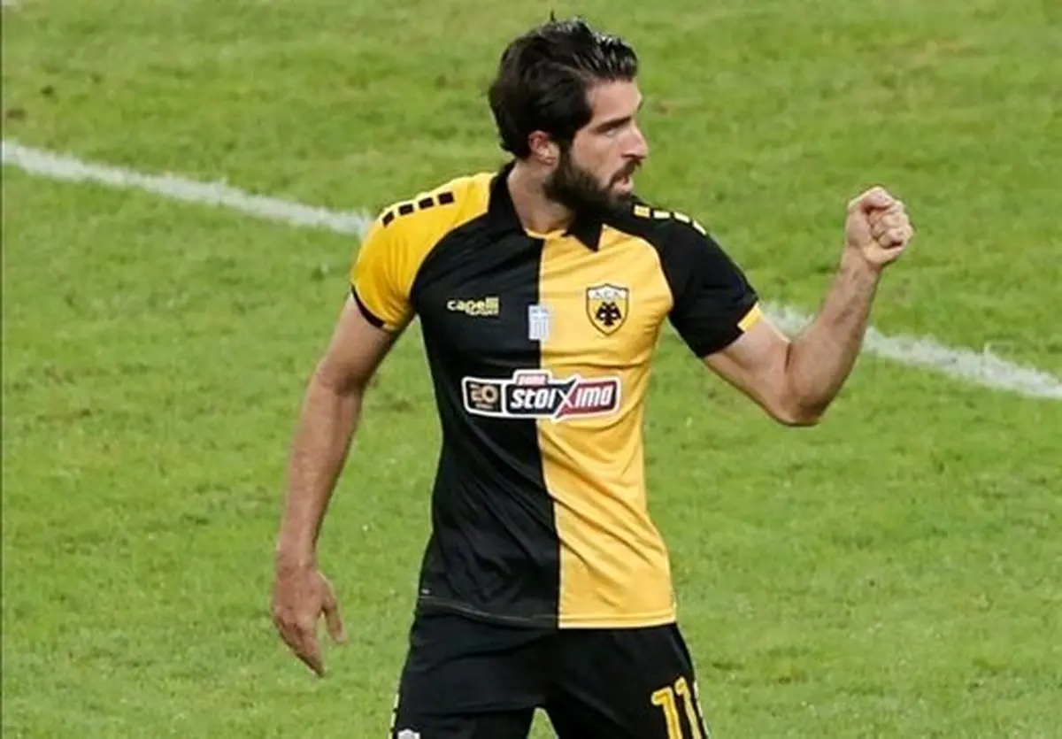 انصاری فرد بالاتر از ستاره کره‌ای تاتنهام/ عکس