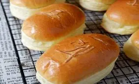 طرز تهیه نان فانتزی خانگی در فر