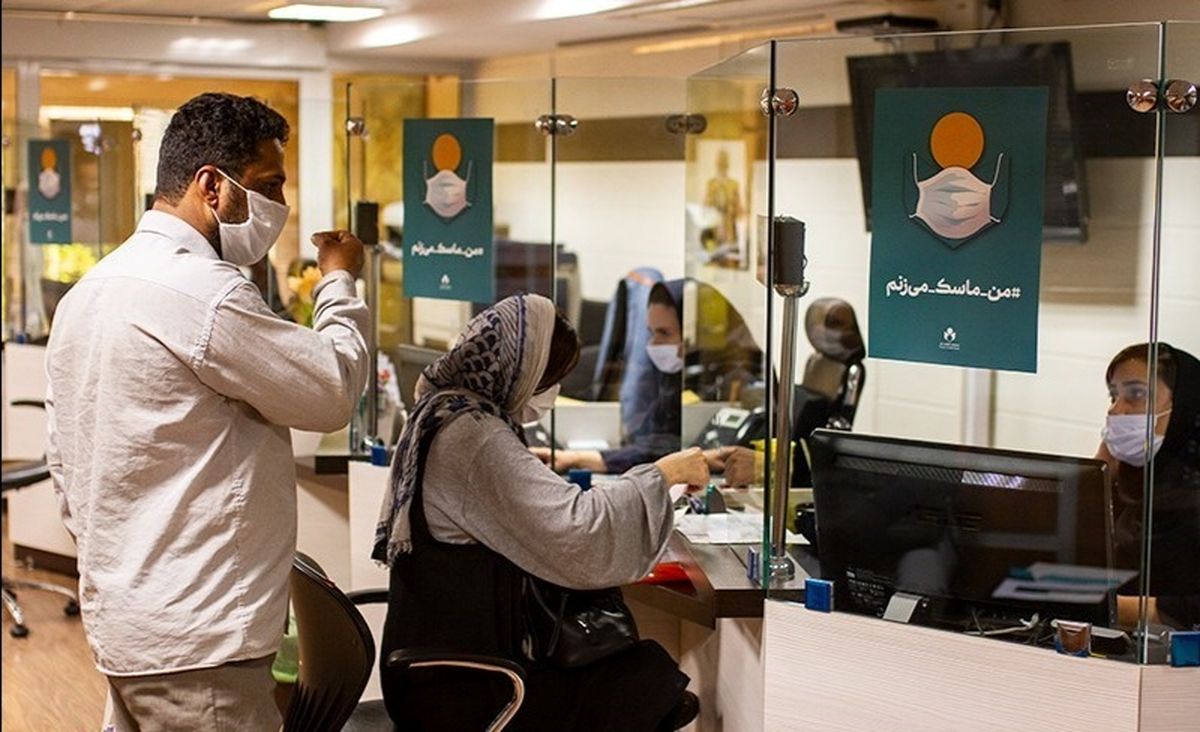برخی ادارات استان کرمان در نخستین روز اعمال محدودیتهای کرونایی شلوغتر شد