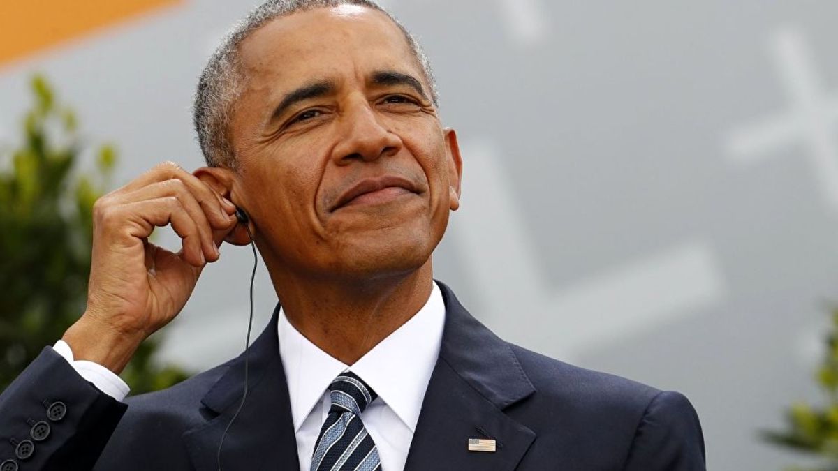 پرتاب سه امتیازی باراک اوباما در حاشیه انتخابات آمریکا در سالن بسکتبال/ ویدئو