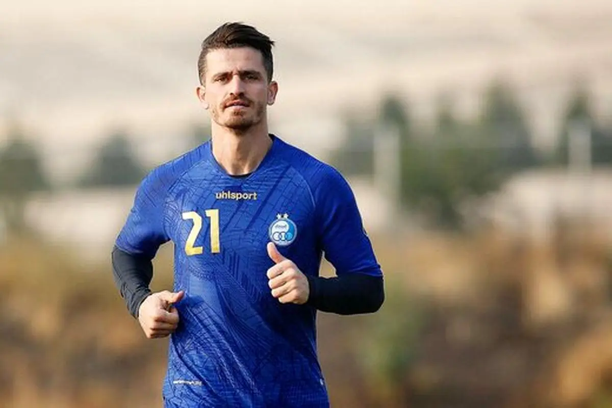 تمرین شبانه وریا غفوری در زمین تمرین انقلاب