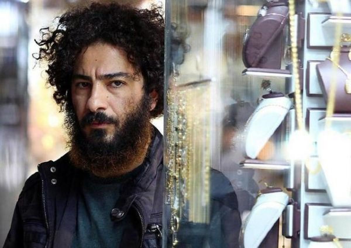 نوید محمدزاده به پاریس میرود