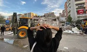 نجات معجزه‌آسای کودک ۳ ساله از زیر آوار زلزله ازمیر/ ویدئو