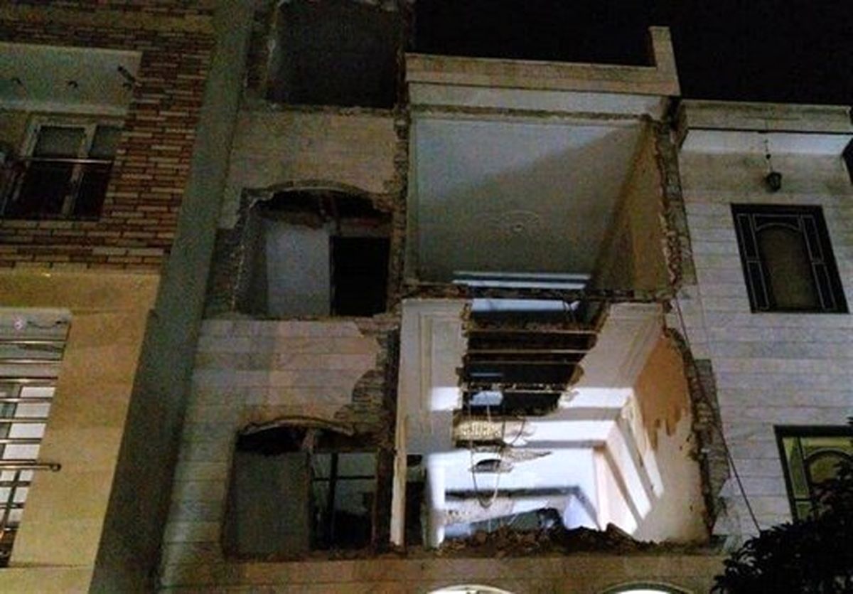 تصاویری از ریزش ناگهانی ساختمان ۳ طبقه در شرق تهران