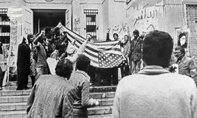 رهبر انقلاب و آیت الله هاشمی رفسنجانی در روز تصرف سفارت آمریکا کجا بودند؟