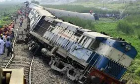 مجسمه‌ای که به طرزی عجیب مانع سقوط یک قطار شد/ عکس