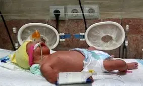 مادر باردار کاشانی مبتلا به کرونا پس از ۴۰ روز از کما خارج شد/ حال مادر و نوزاد خوب است