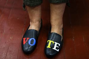 تماس‌های مشکوک با رأی‌دهندگان آمریکا: روز انتخابات در خانه بمانید!