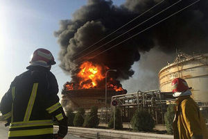 انفجار و آتش‌سوزی در پتروشیمی بندرامام/ ویدئو