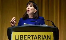 زن عجیبی که رقیب انتخاباتی بایدن و ترامپ بود / کاندیدای سایه که جدی گرفته نشد