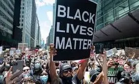راهپیمایی حمایت از سیاهپوستان در منهتن هم‌زمان با شمارش آرای انتخابات