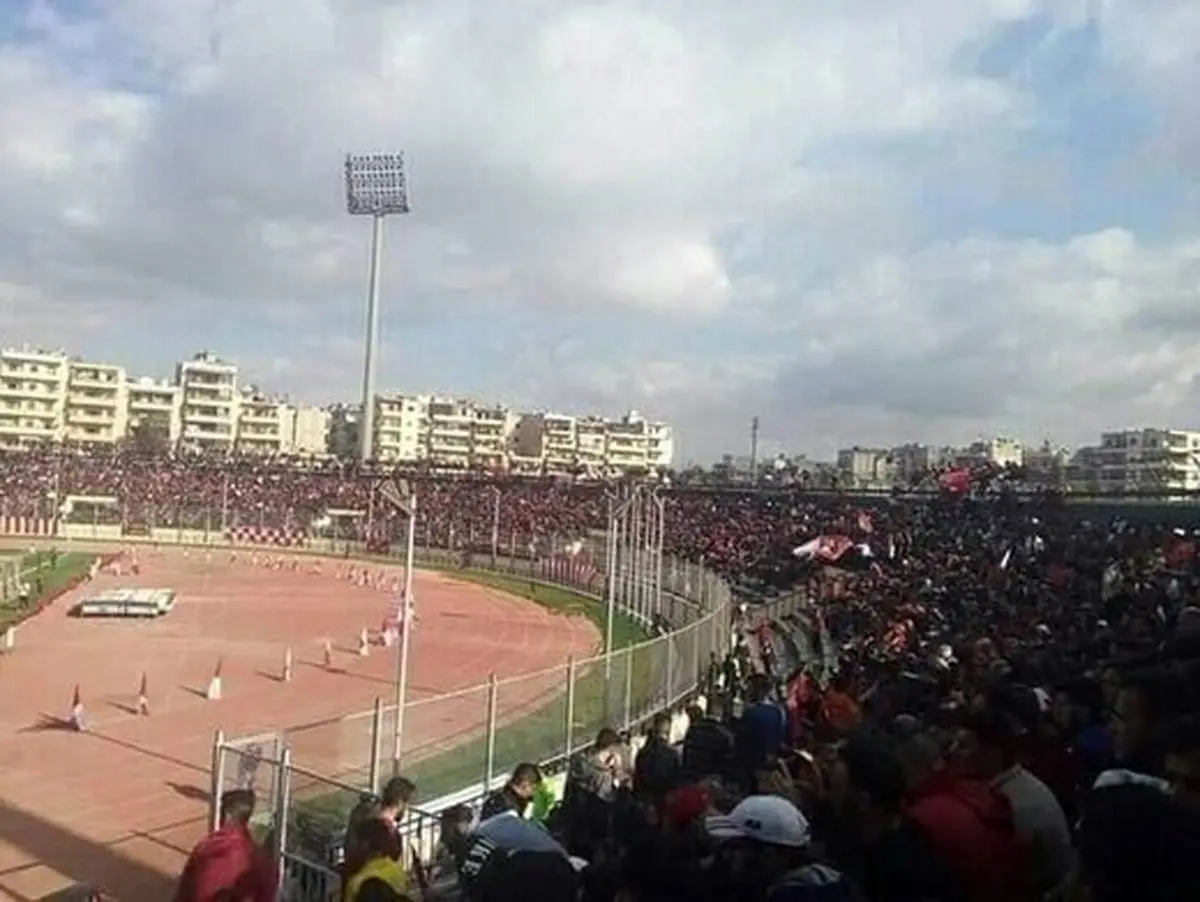حضور بی‌شمار تماشاگران در دربی شهر حلب در ایام کرونا/ عکس