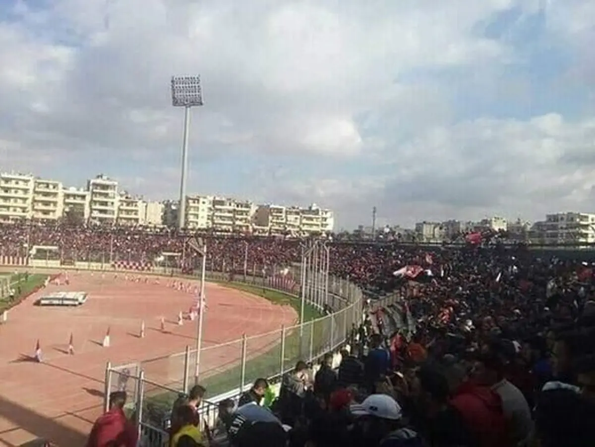 حضور بی‌شمار تماشاگران در دربی شهر حلب در ایام کرونا/ عکس