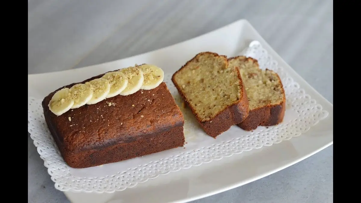 چگونه کیک موزی درست کنیم؟