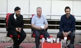 راهکار علی پروین برای فرار از سرما/ عکس