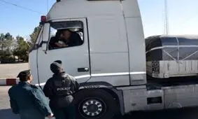 کامیون‌های حامل کالای قاچاق در نایین توقیف شد