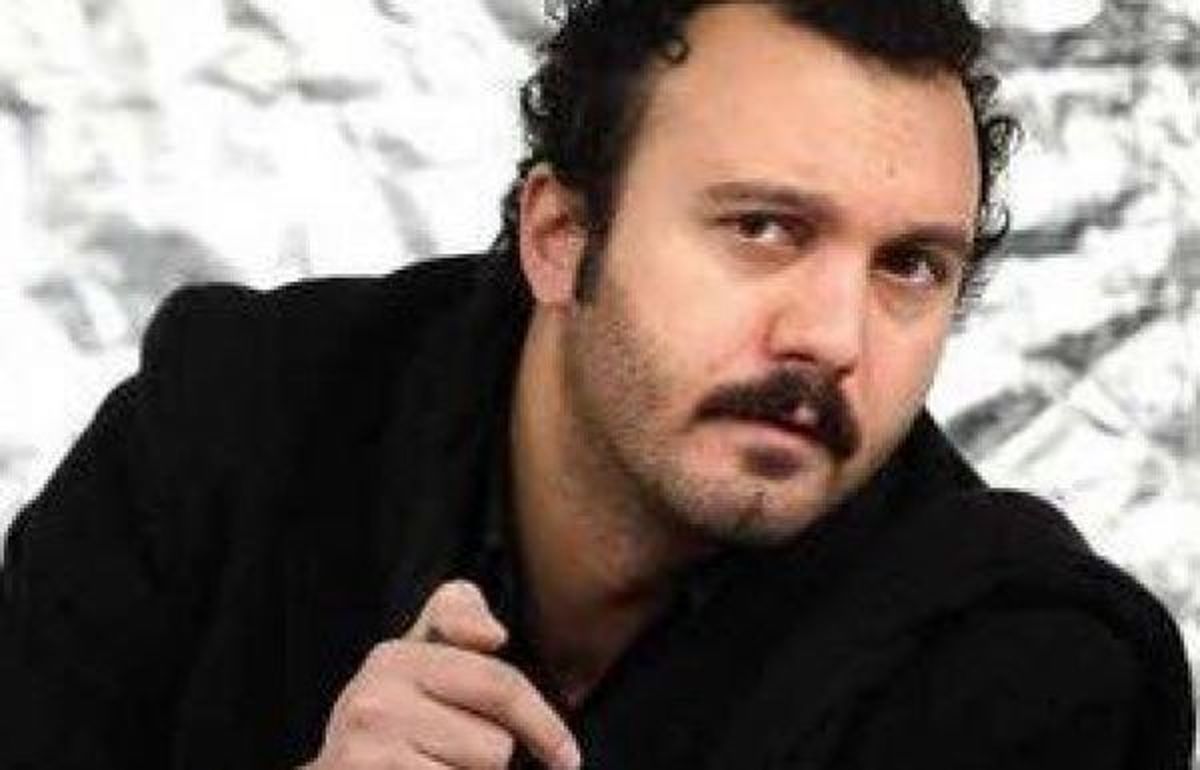 کامبیز دیرباز روی صحنه تئاتر میرود