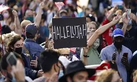 جشن پیروزی بایدن در میدان تایمز؛ نیویورکی‌ها «هله لویا» خواندند/ ویدئو