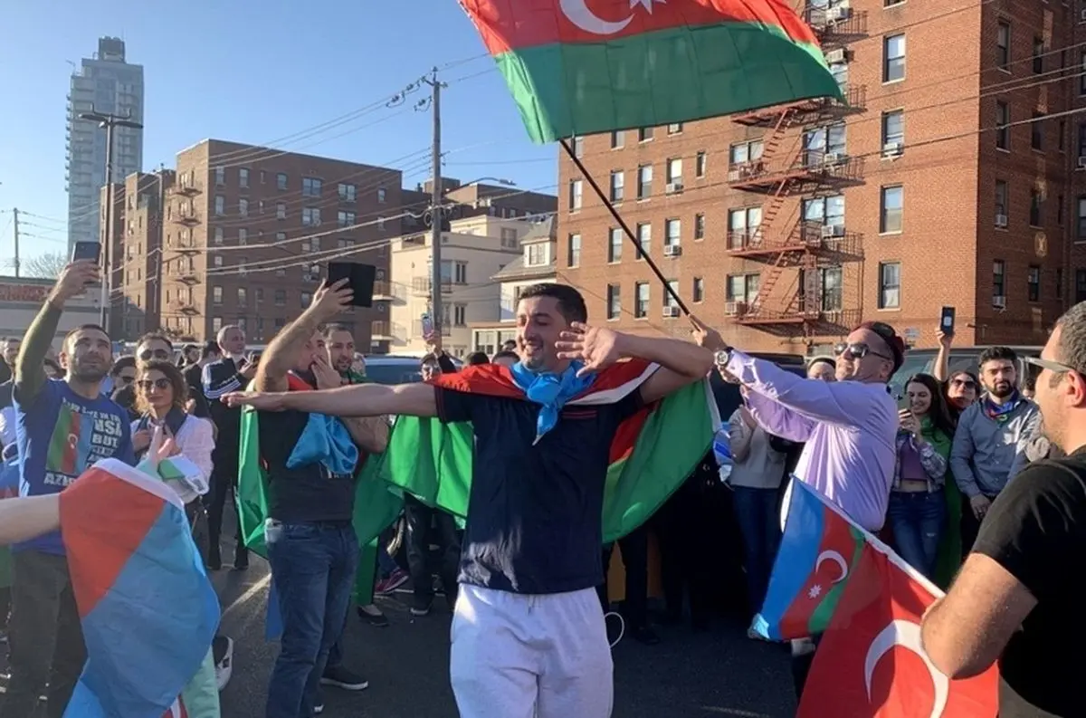 جشن و پایکوبی مردم آذربایجان از آزادسازی شهر شوشا/ عکس