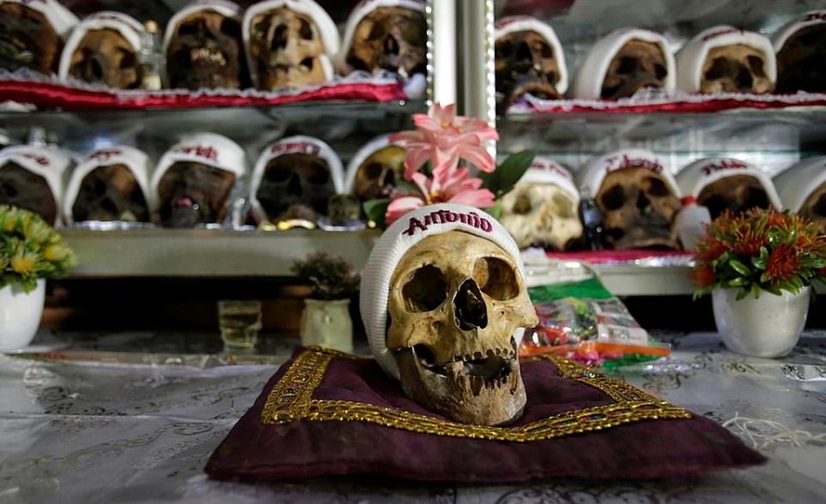 رسم عجیب مردم بولیوی؛ تزئین جمجمه مردگان برای کسب شانس و سلامتی