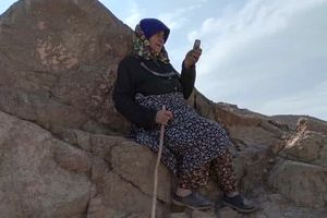 زحمتی که روستاییان فرینو شاهرود برای یک تماس تلفنی می‌کشند
