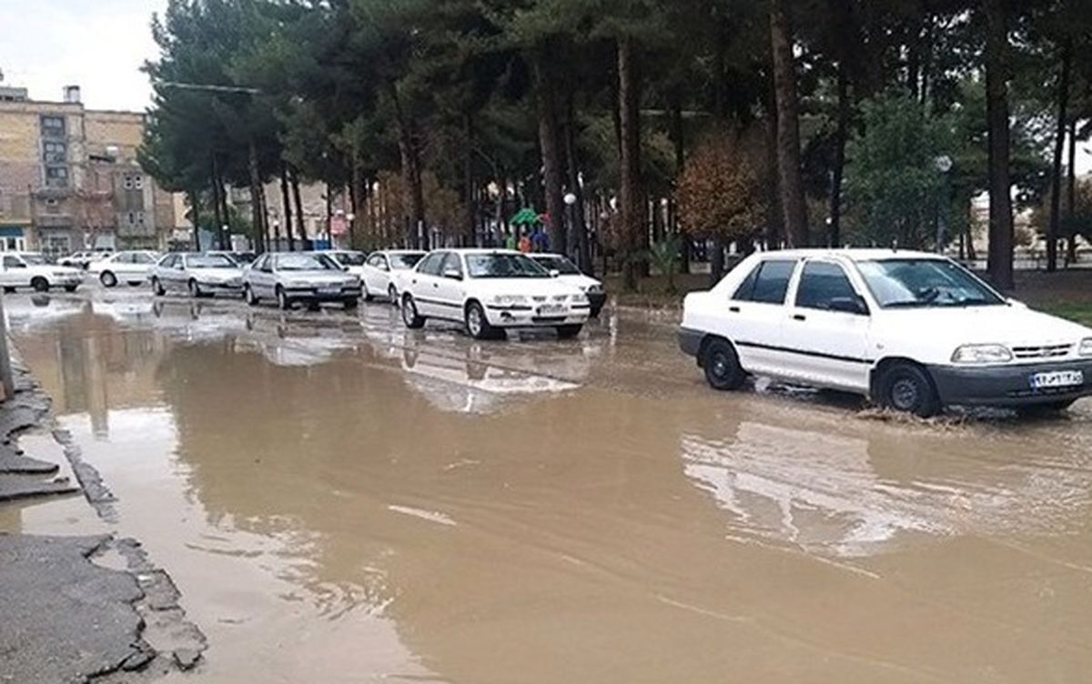 مردم ارومیه همچنان درگیر معضل آبگرفتگی خیابانها هستند