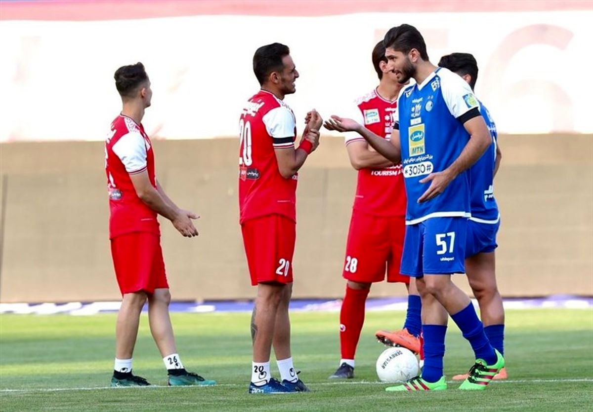 ورود مدافع استقلال به باشگاه پرسپولیس برای عقد قرارداد/ فیلم