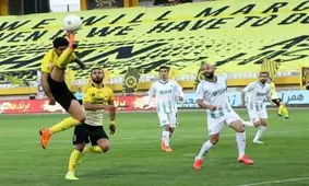 برتری سپاهان مقابل آلومینیوم ۱۰ نفره/ اولین ۳ امتیاز محرم با شکست هم‌بازی قدیمی