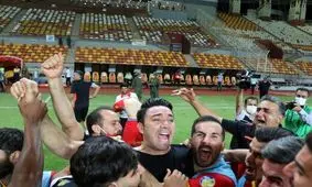 واکنش جالب جواد نکونام به موقعیت گل فولاد/ عکس