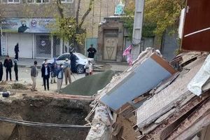 ساختمان مسکونی بر اثر گودبرداری ناایمن در بوکان تخریب شد/ تصویر