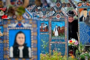 قبرستان فکاهی؛ گورستانی در رومانی با قبرنوشته‌ های طنزآمیز درباره مردگان