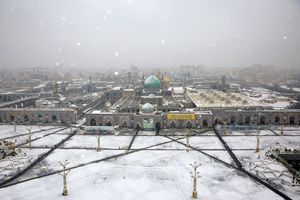 بارش برف پاییزی در حرم امام رضا(ع)/ عکس‌ها