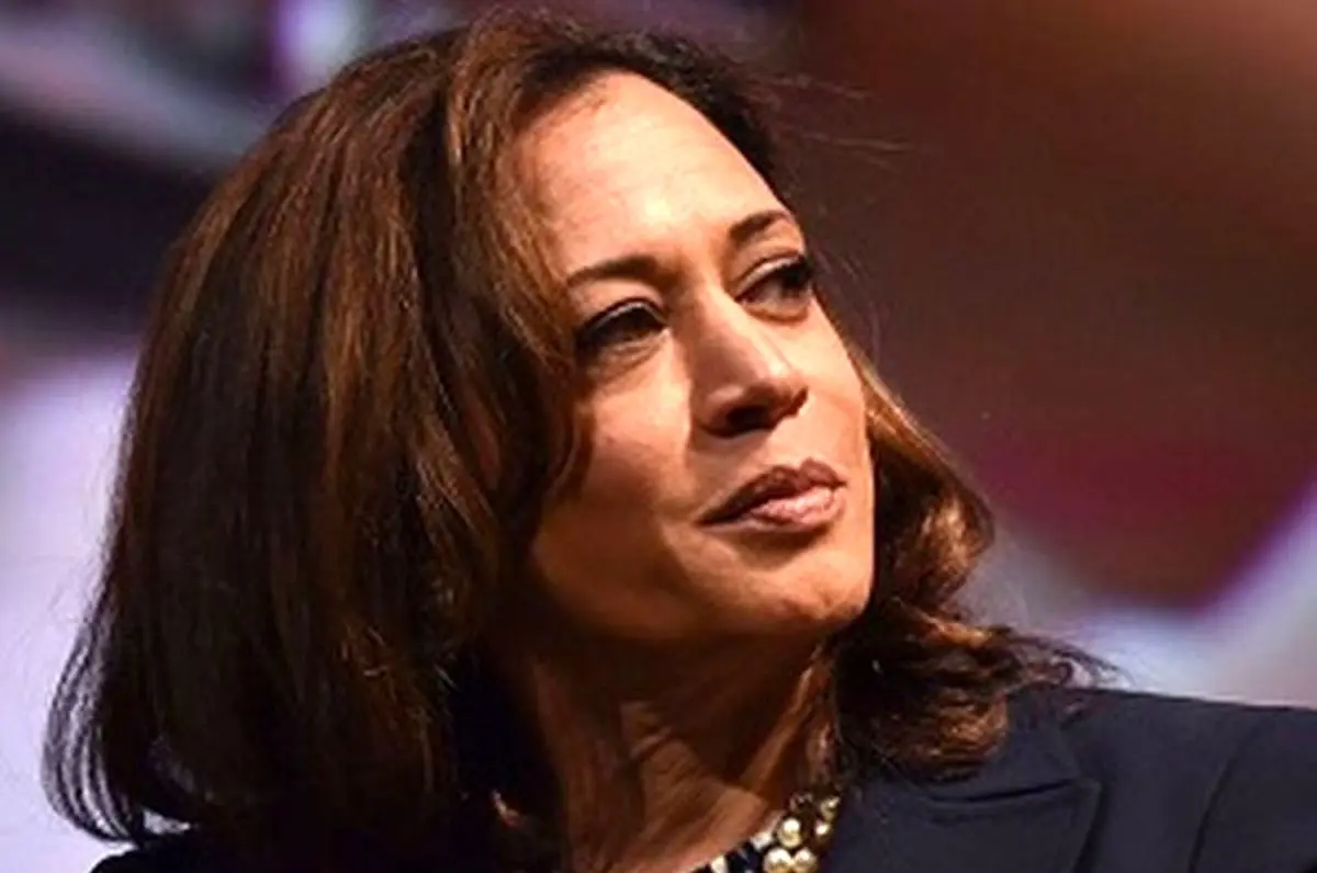 انتقاد روزنامه جمهوری اسلامی از کنایه جنسی مجری صدا و سیما به کامالا هریس
