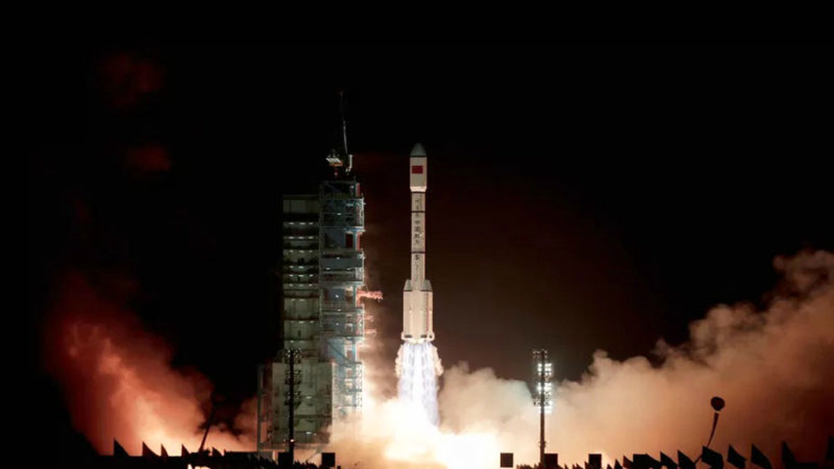 چین یک فضاپیما را با ماموریت نمونه‌‌برداری از سنگ و خاک ماه با موفقیت پرتاب کرد