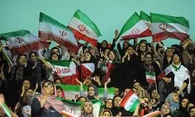 زنان به تماشای مسابقات ورزشی بیایند؟/ مخاطبان خبر فوری: بله!